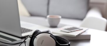 headphones next to a laptop on a table in a living room